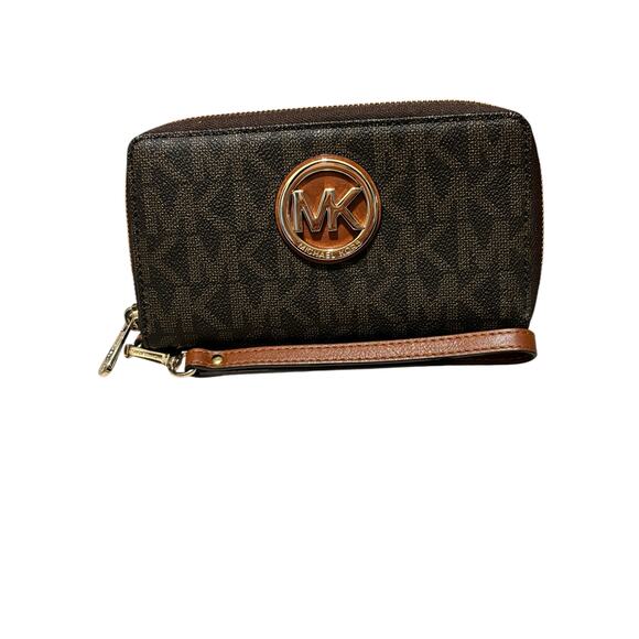 Michael Kors NWOT Fulton Flat Multifunction Large Phone Case Zip Wallet Wristlet
